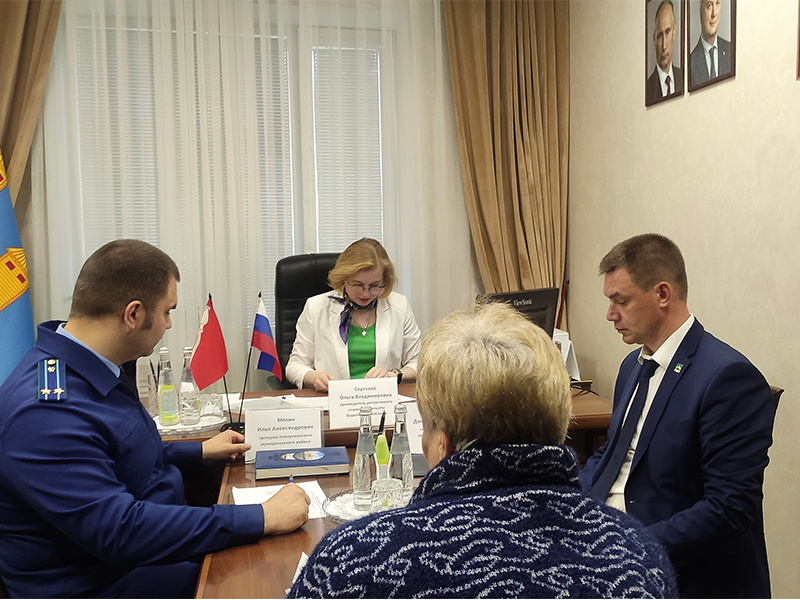 В общественной приемной губернатора в Новоусманском районе прием граждан провела  руководитель департамента социальной защить Воронежской области Ольга Сергеева.