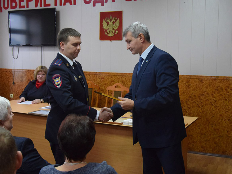 Заместитель главы Сергей Вишняков поздравил сотрудников органов внутренних дел с их профессиональным праздником.