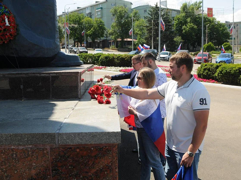 Депутат Новоусманского Совета народных депутатов Владимир Плетнём принял участие в автопробеге, посвящённом годовщине полного освобождения Мариуполя.