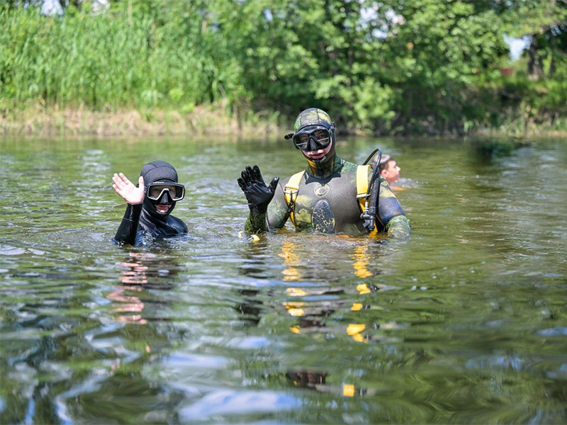 В Новой Усмани водолазы обследовали и очистили дно Усманки вдоль пляжа «Берёзки».