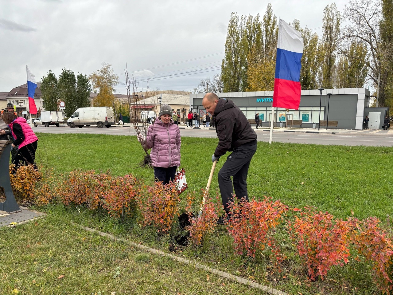 В рамках месячника благоустройства, объявленного в Новоусманском муниципальном районе, состоялся общерайонный субботник.