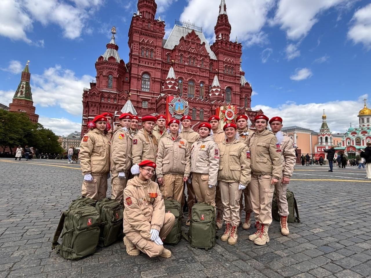 В День Победы, 9 мая, юнармеец из Новоусманского района Ирина Щербакова, состоящая в отряде «Патриоты-36ВРН» имени Героя России майора А.Н. Калмыкова, удостоилась чести наблюдать за Парадом Победы с главной трибуны на Красной площади в Москве..