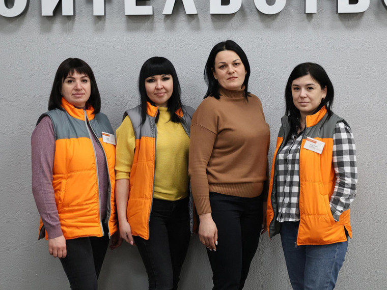 Сотрудники магазина «Новый дом» собрали гуманитарную помощь для участников специальной военной операции. Сотрудники магазина «Новый дом» собрали гуманитарную помощь для участников специальной военной операции.