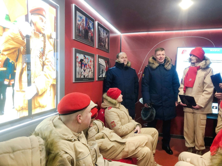 Юнармейскому отряду «Патриоты-36ВРН» присвоили имя Героя Российской Федерации Алексея Калмыкова. Юнармейскому отряду «Патриоты-36ВРН» присвоили имя Героя Российской Федерации Алексея Калмыкова.