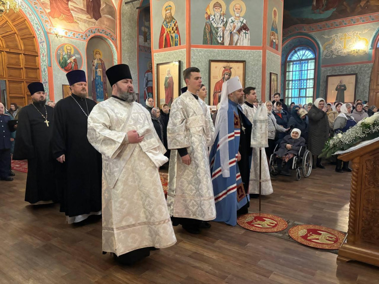 В попразднство Богоявления, праздник Собора Предтечи и Крестителя Господня Иоанна, митрополит Воронежский и Лискинский Леонтий, Глава Воронежской митрополии, совершил торжественное богослужение в Богоявленском храме село Орлово Новоусманского района. В попразднство Богоявления, праздник Собора Предтечи и Крестителя Господня Иоанна, митрополит Воронежский и Лискинский Леонтий, Глава Воронежской митрополии, совершил торжественное богослужение в Богоявленском храме село Орлово Новоусманского района.
