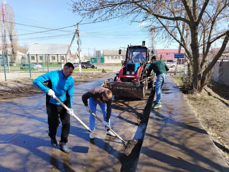 На этой неделе сотрудники администраций сельских поселений района провели субботник в рамках месячника благоустройства.. На этой неделе сотрудники администраций сельских поселений района провели субботник в рамках месячника благоустройства..